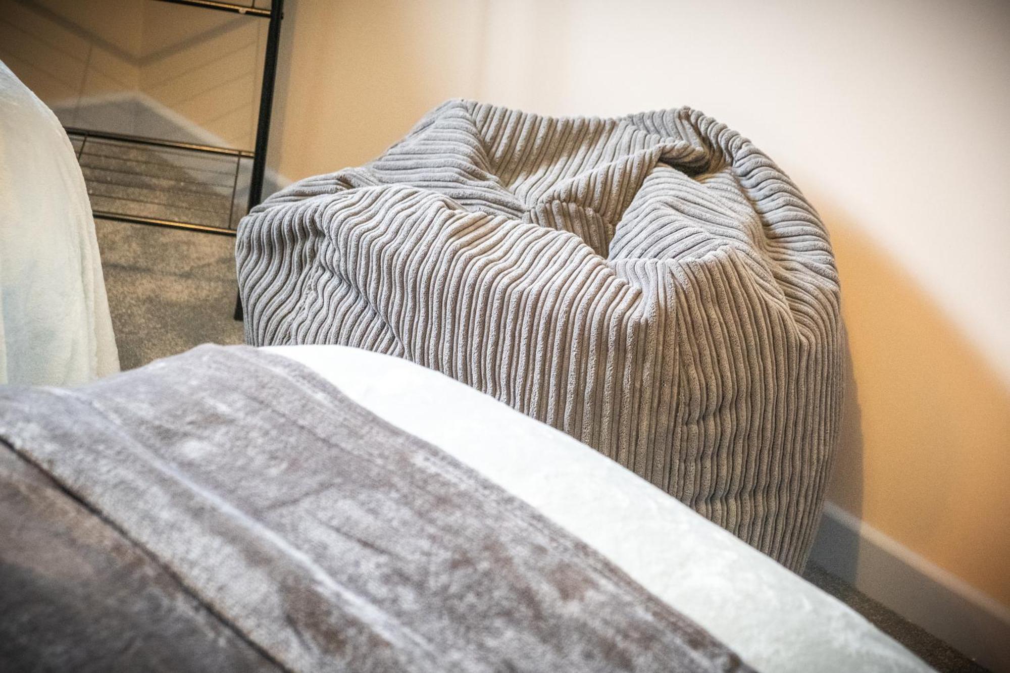 Mk 2-Bedroom Contractor'S Gem, 5 Beds, Sleeps 6, Free Parking Milton Keynes Exteriör bild