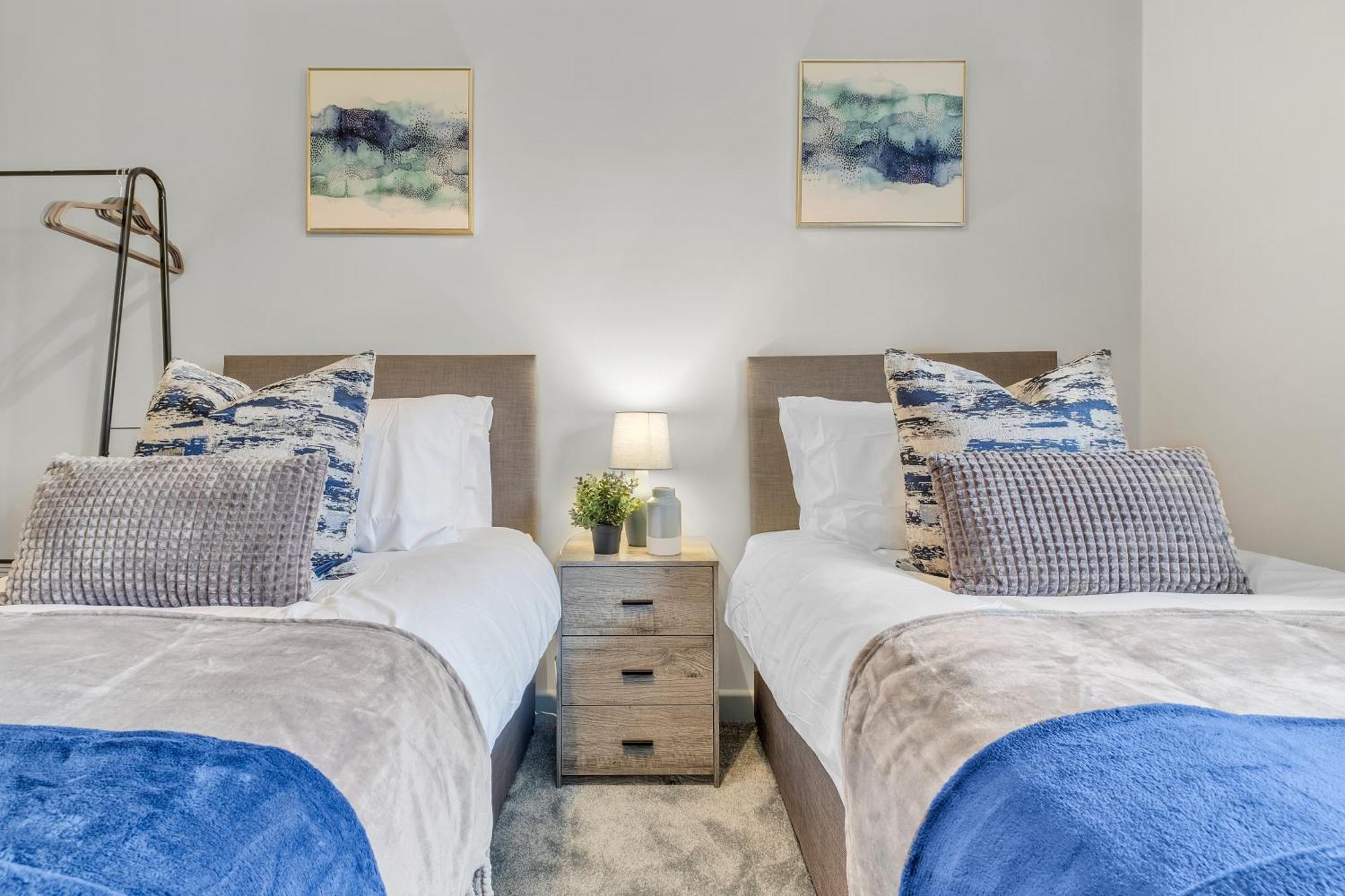 Mk 2-Bedroom Contractor'S Gem, 5 Beds, Sleeps 6, Free Parking Milton Keynes Exteriör bild